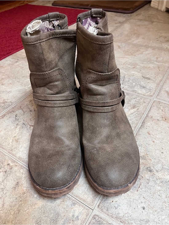 Roxy Shoes - Roxy Brown Suede Lace-Up Ankle Boots